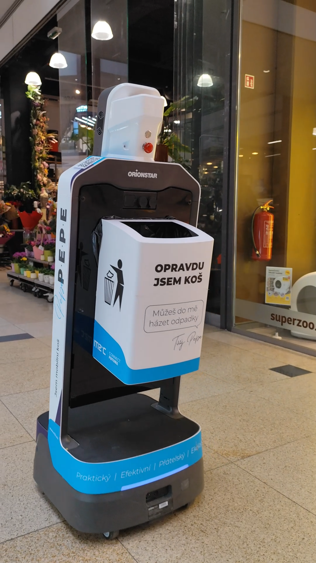 Robot P.E.P.E. v akci