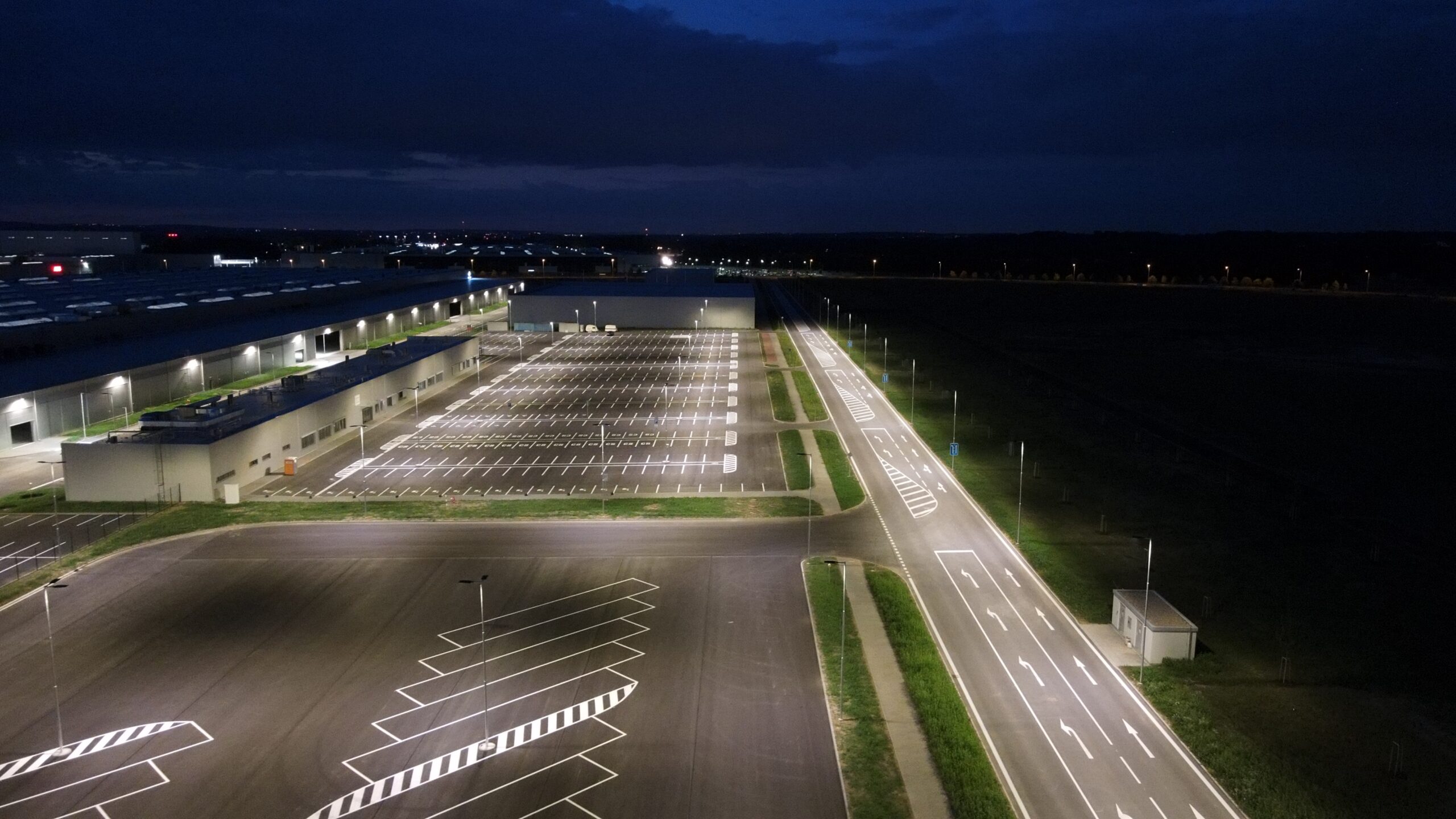 GRIDARCH haly pro BMW Group a příjezd k areálu